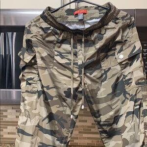 Hot Kiss Camo Pants